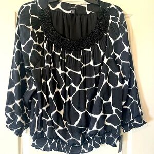 Alfani Designer Black & White Blouse with Beaded Neckline Women’s size 14